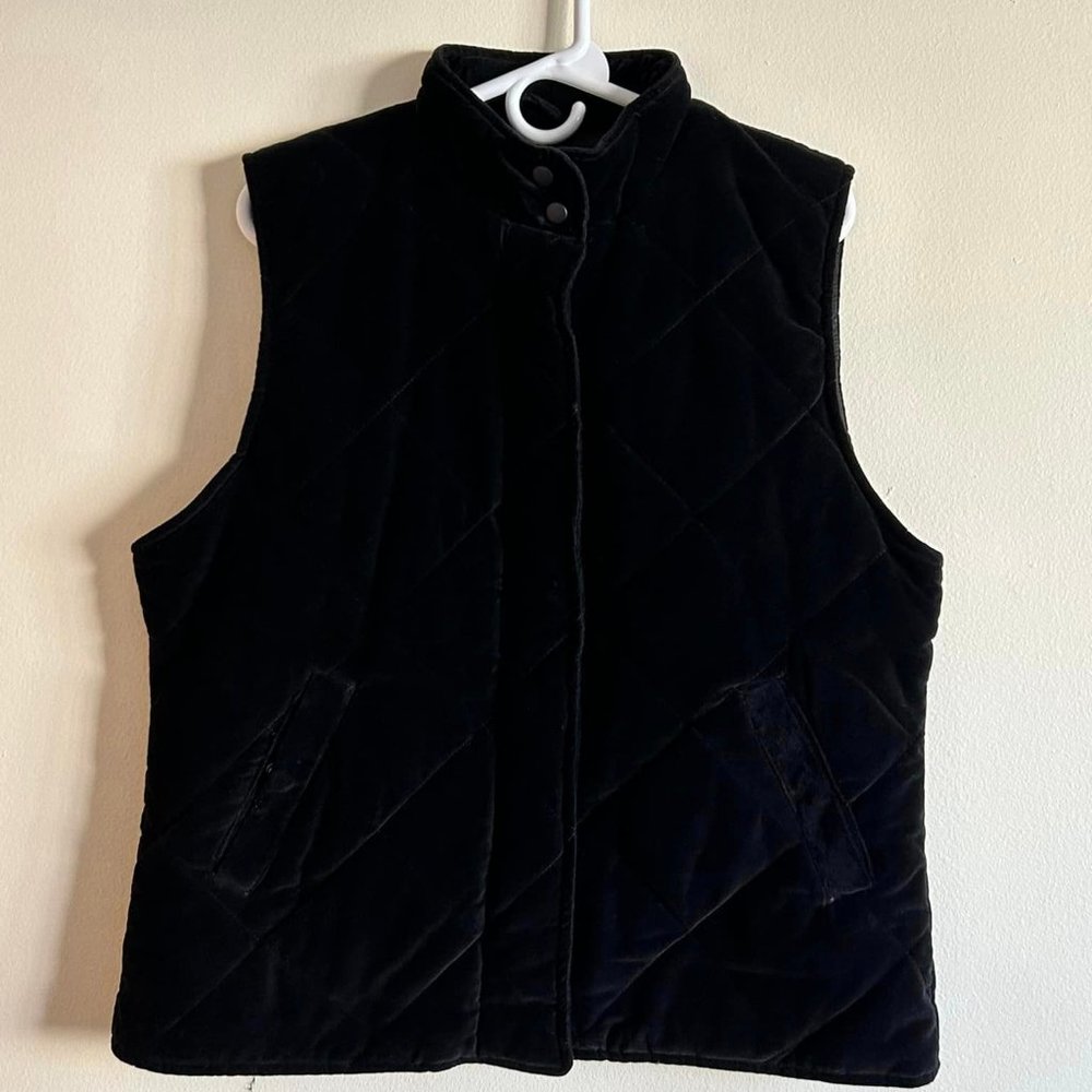 Size Medium Woman's Full Zip/Snap Climate Zone Quilted Fabric Vest